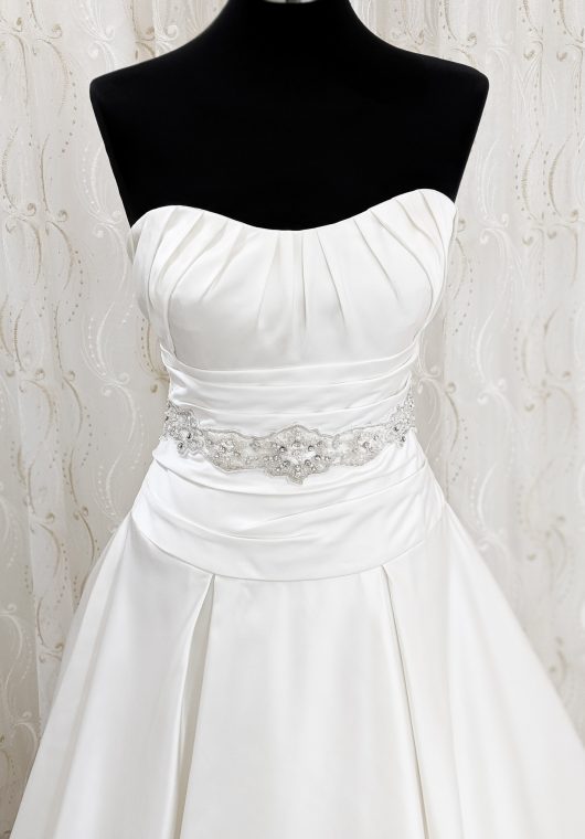 Full skirt wedding dress ivory dress with pleated waist - pleated bust - embelished waistabnd detail #weddingdresscroydon