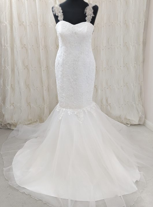 Embellished lace dress - mermaid dress - full skirt lace dress - embelished straps #croydonweddingdress