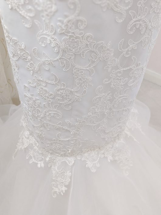 Embellished lace dress - mermaid dress - full skirt lace dress - embelished straps #croydonweddingdress