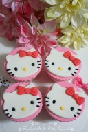 Fondant Hello Kitty Cupcakes