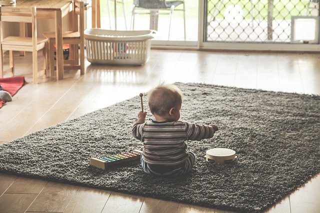 Lernspielzeug für Babys ab Sechs Monate