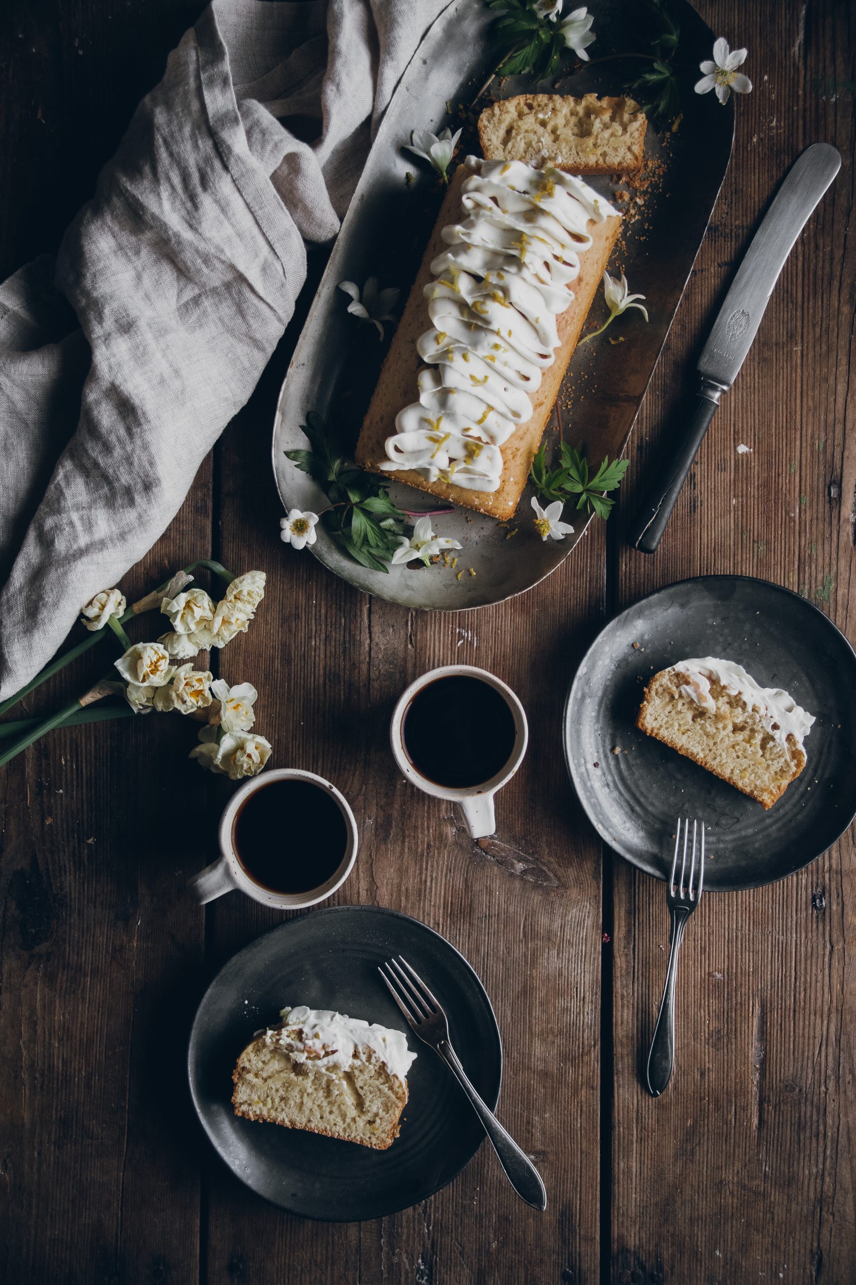 Lemon cake with poppy seeds and lemon frosting