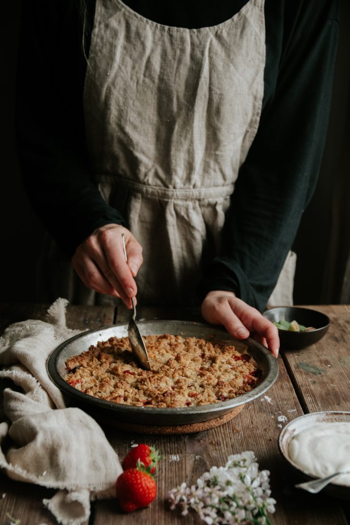 Strawberry & rhubarb crumble