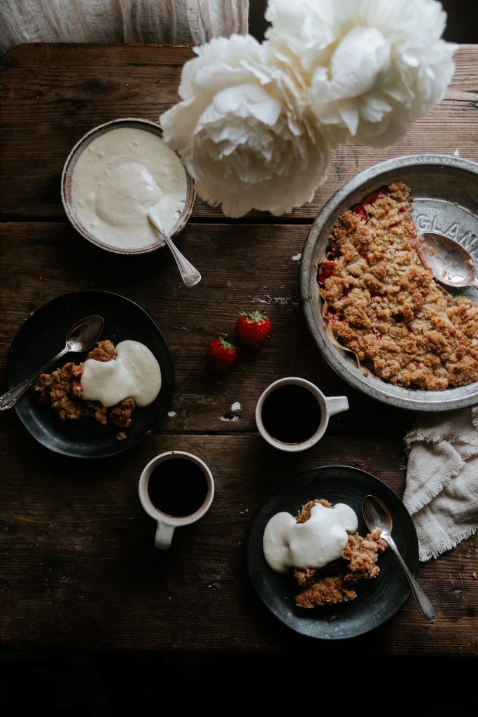 Strawberry & rhubarb crumble