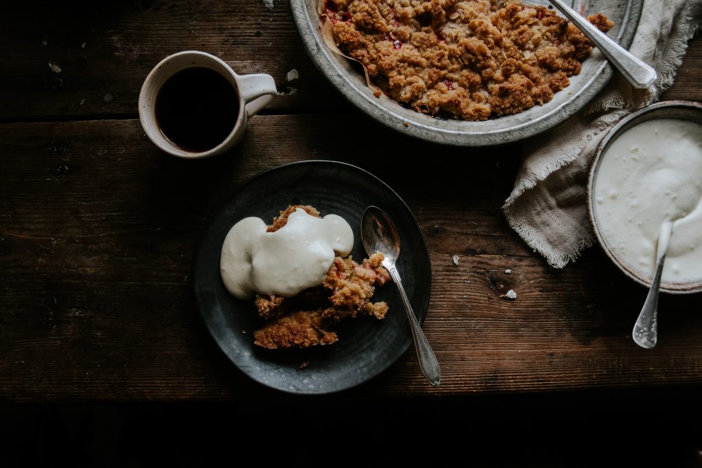 Strawberry & rhubarb crumble