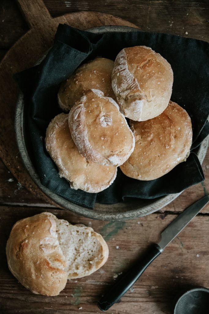 Over night bread rolls with walnuts