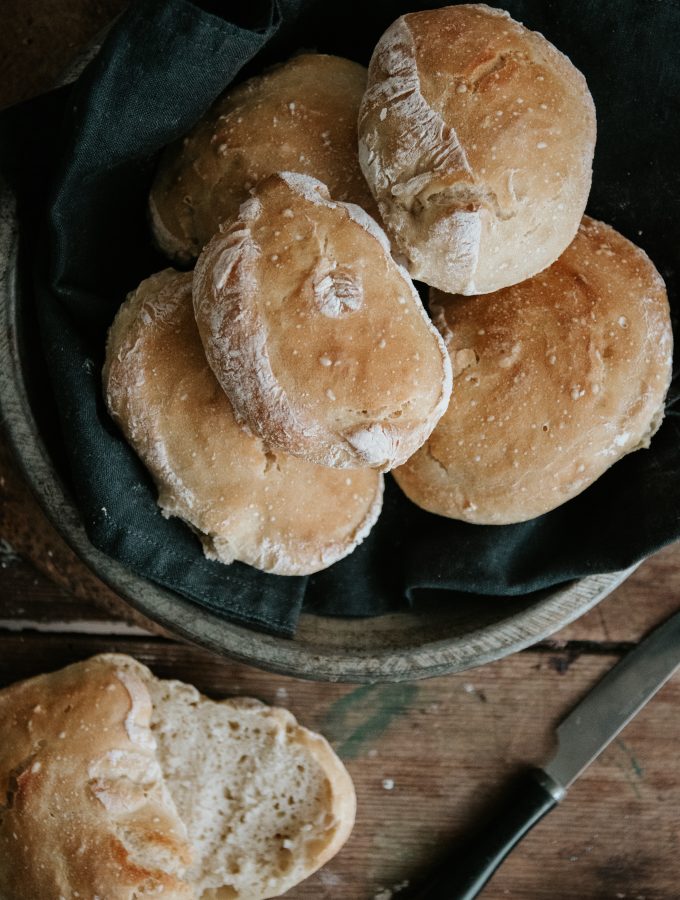 Over night bread rolls with walnuts