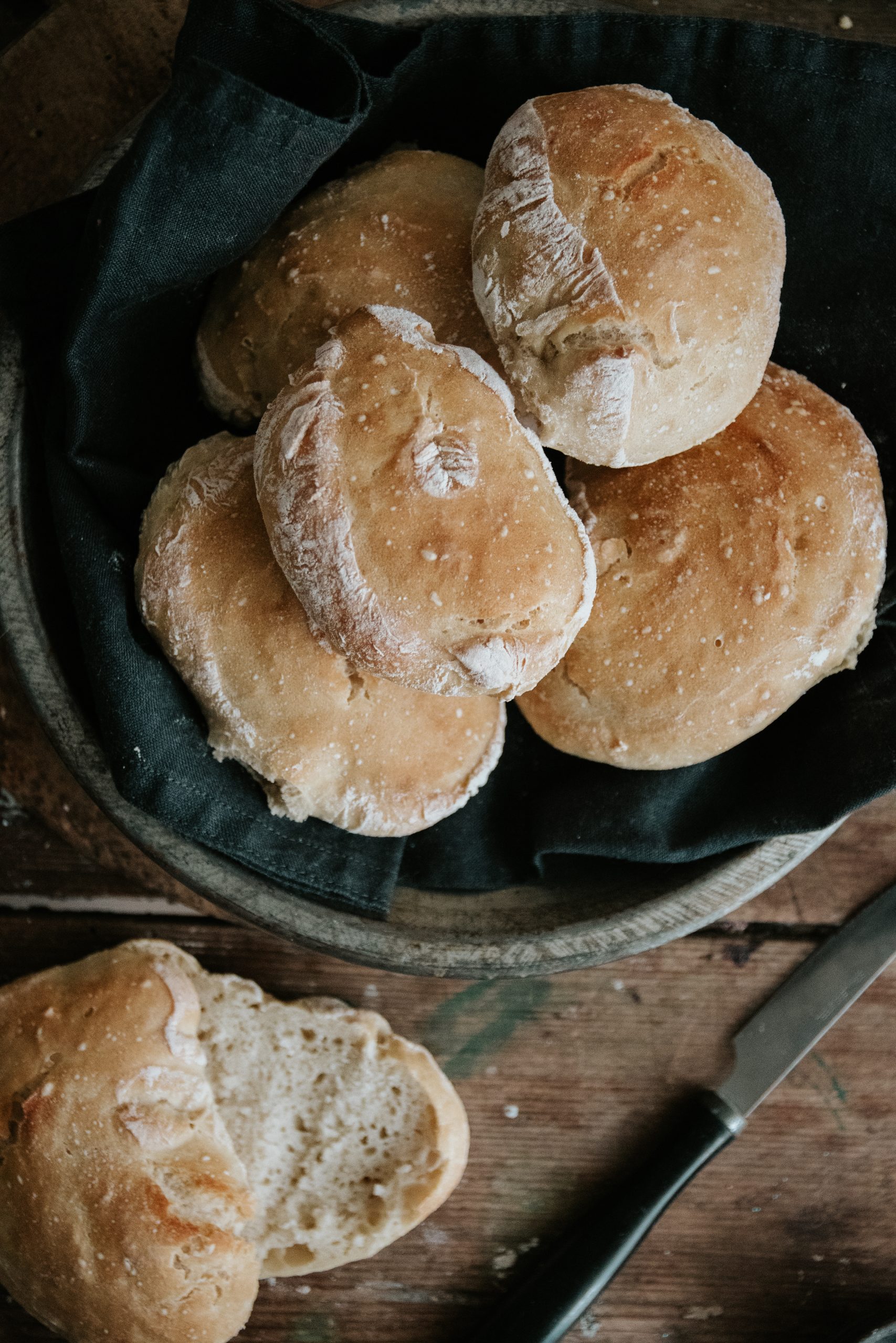 Over night bread rolls with walnuts