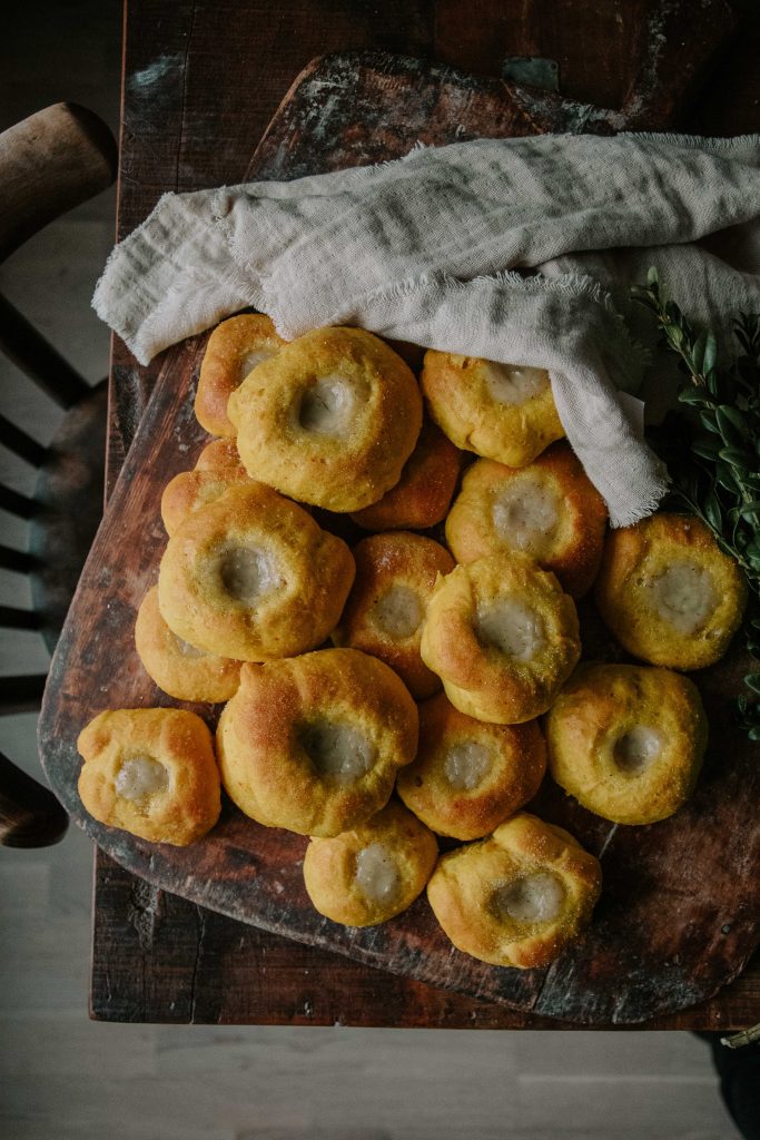 Saffron buns with vanilla custard