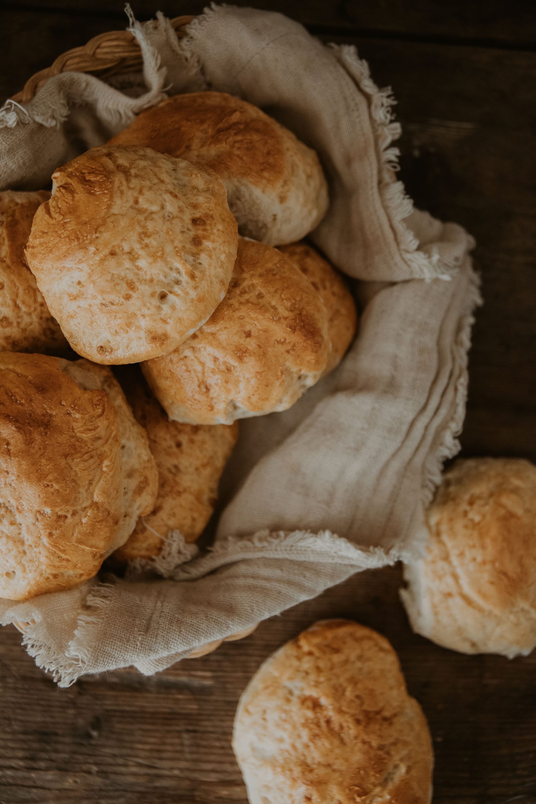 Quick and easy bread rolls