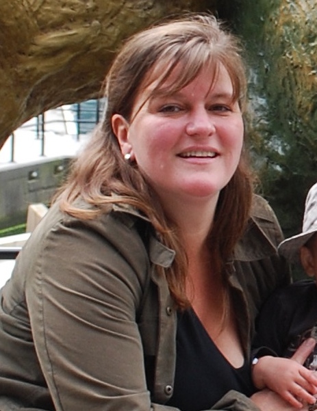 Accompagnatrice en développement personnel, Véronique Broers utilise la symbolique animale et la kinésiologie pour aider ses clients à libérer leurs blocages et à atteindre la paix intérieure. Formée en psychogénéalogie, EFT, et Reiki, elle propose une approche personnalisée, alliant différentes techniques pour équilibrer le corps et l’esprit. Sa méthode vise à débloquer les croyances limitantes et à favoriser un changement positif durable, offrant ainsi un accompagnement complet vers le bien-être émotionnel et physique.