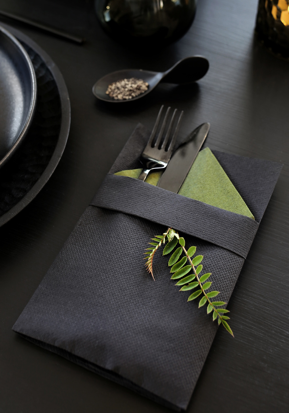 MASCULINE TABLE SETTING - Therese Knutsen