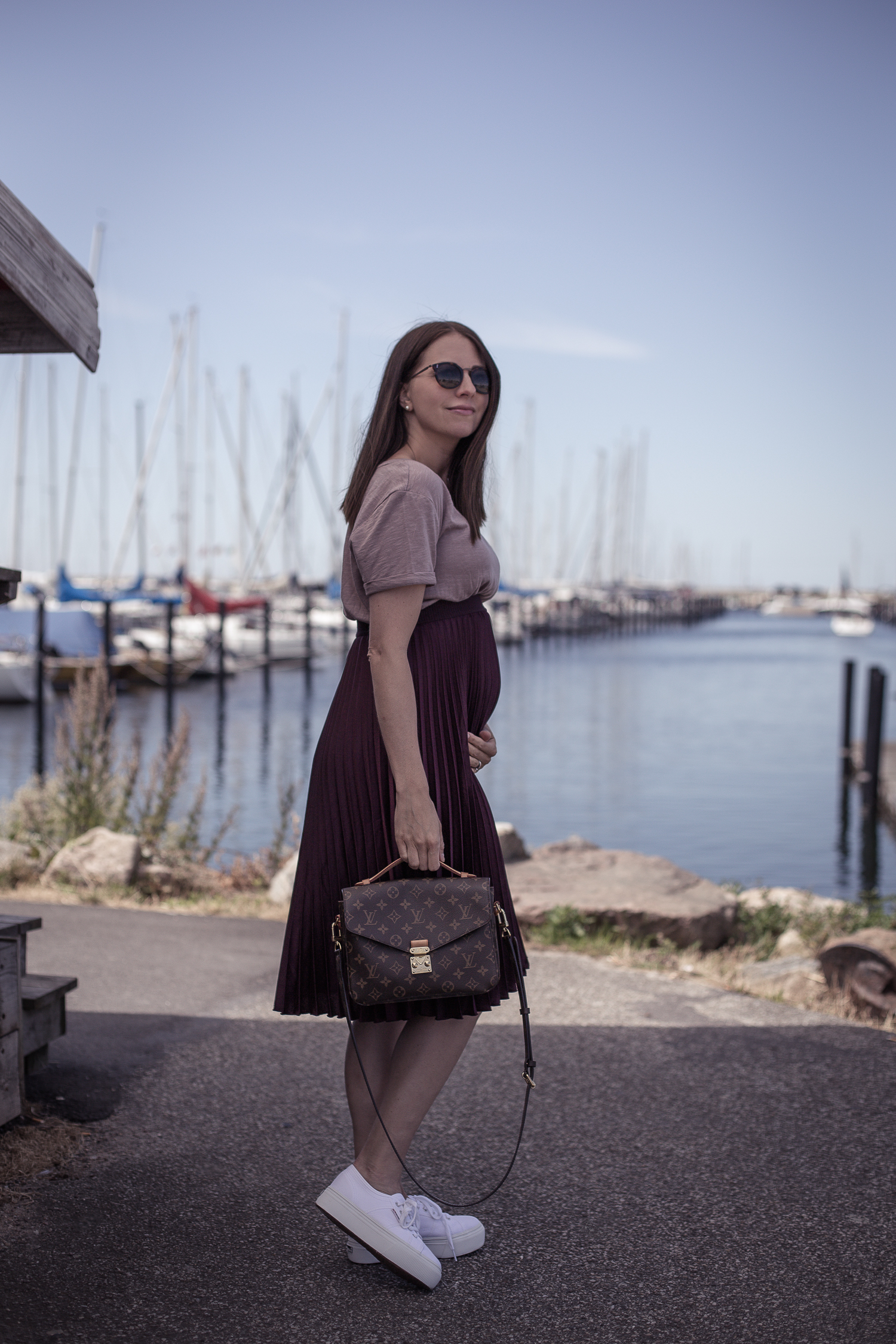 Plisserad kjol - en favorit som gravid - Thessan.se - Bloggare i Malmö