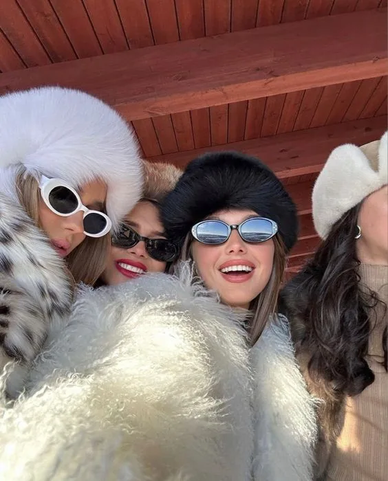mob wife girls and fur accessories