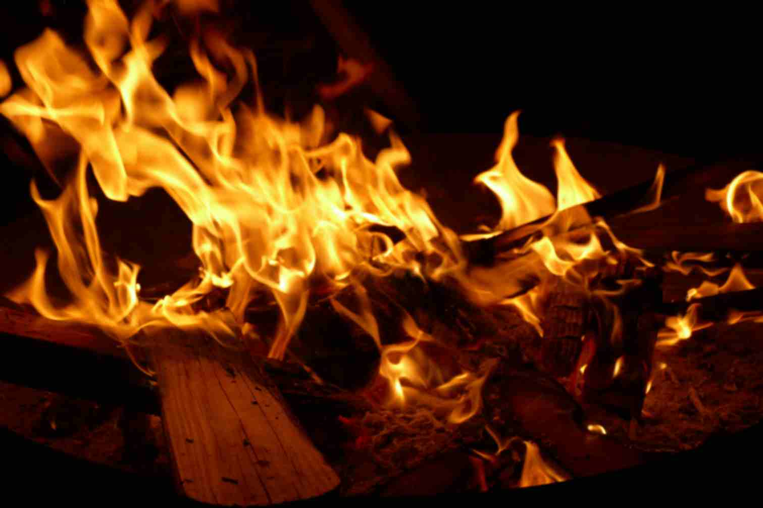 Fire flames showcasing the expression ''burning bridges''.