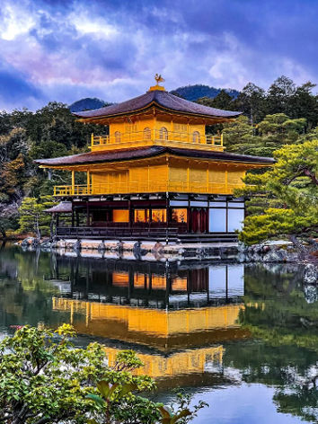 visite o Pavilhão Dourado no Japão