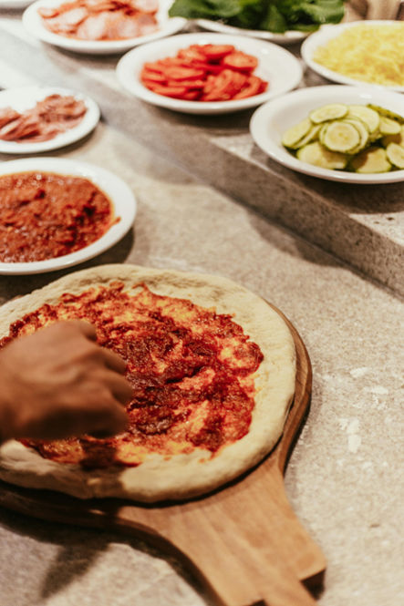 fazendo uma pizza para um jantar