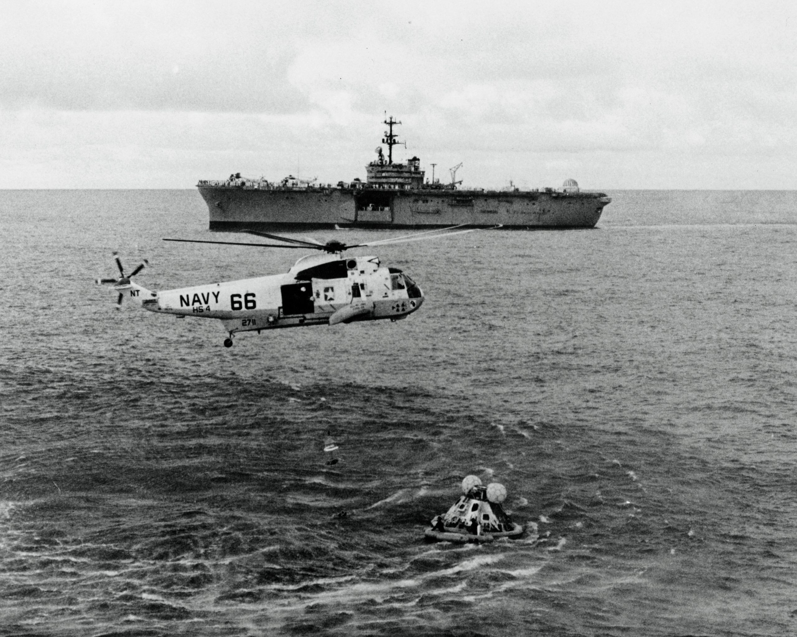landing of Apollo 13 pacific ocean
