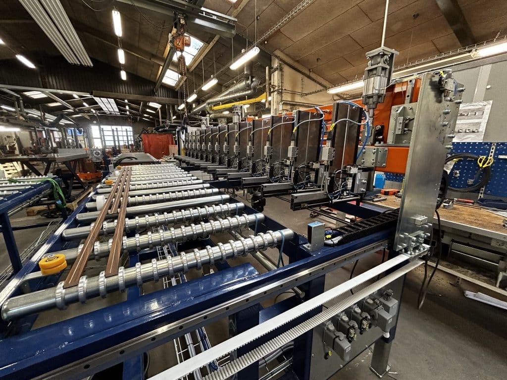 Specialmaskine til produktion af akustikpaneler