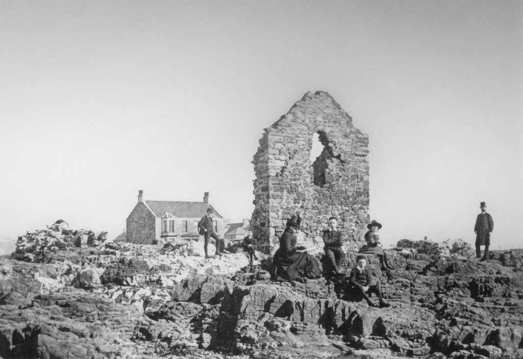 The ruin of the North Pans in the mid 1880s. Only the first two houses of Winton Circus had been built at the time.
Image courtesy of North Ayrshire Council, Heritage and Cultural Services.
