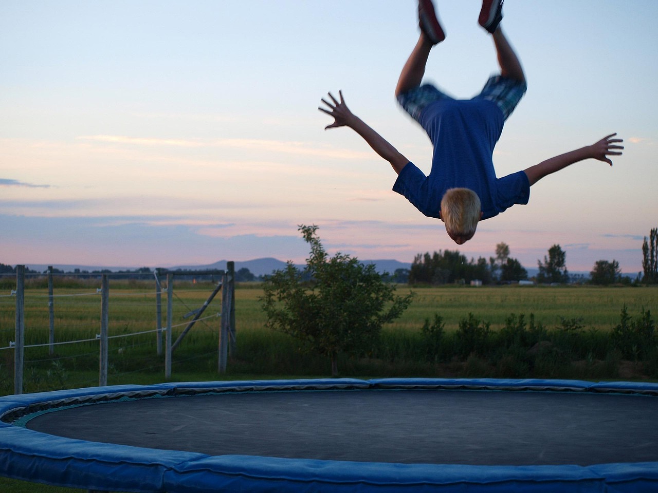 trampoline-juiste-plaats-in-de-tuin trampoline-juiste-plaats-in-de-tuin