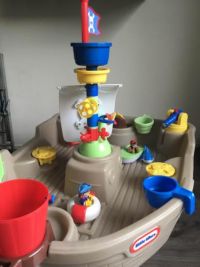 Ultiem waterpret met de Little Tikes Watertafel Piratenboot