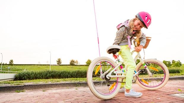 Een fietshelm bij kinderen, overdreven of noodzakelijk?