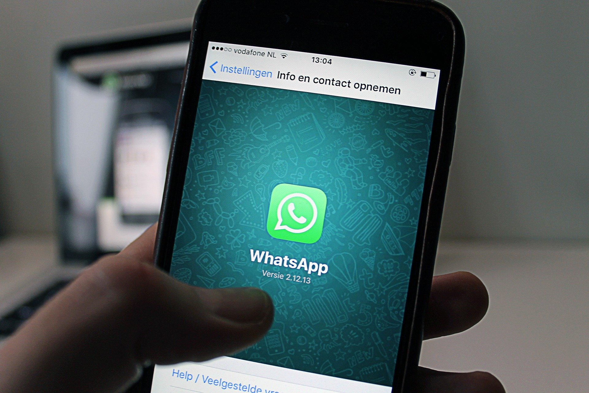 Face-to-face Whatsapp call bij Anna van Toor