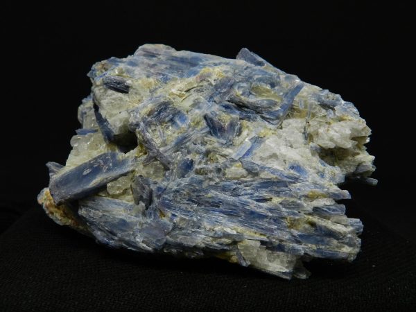 Image of detailed structures in Blue Kyanite