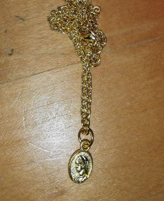 pendant on chain front