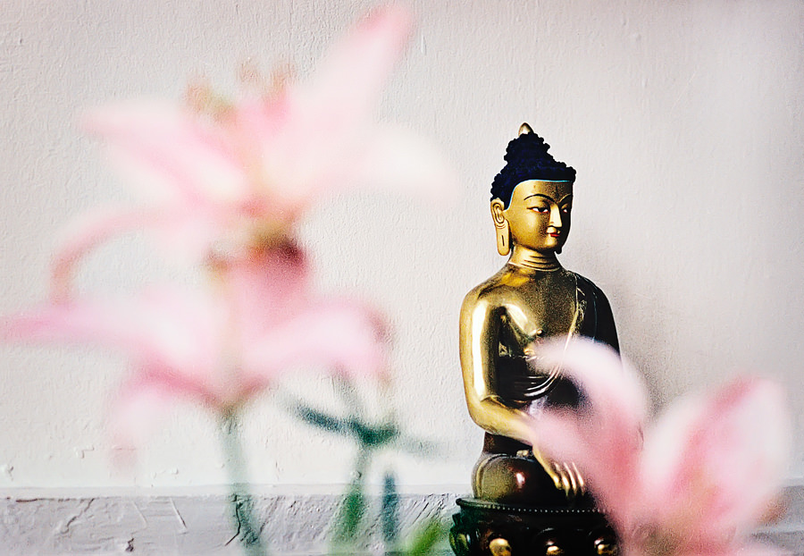 Buddha och blommor