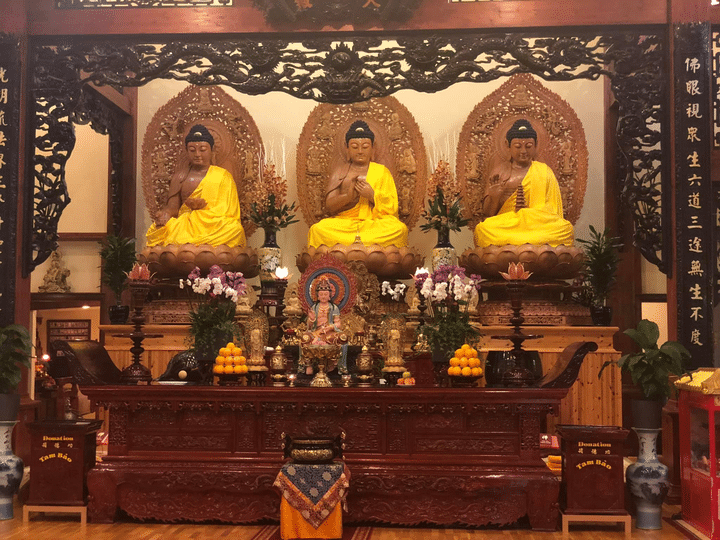 Träff och ceremoni vid Phat Quang-templet