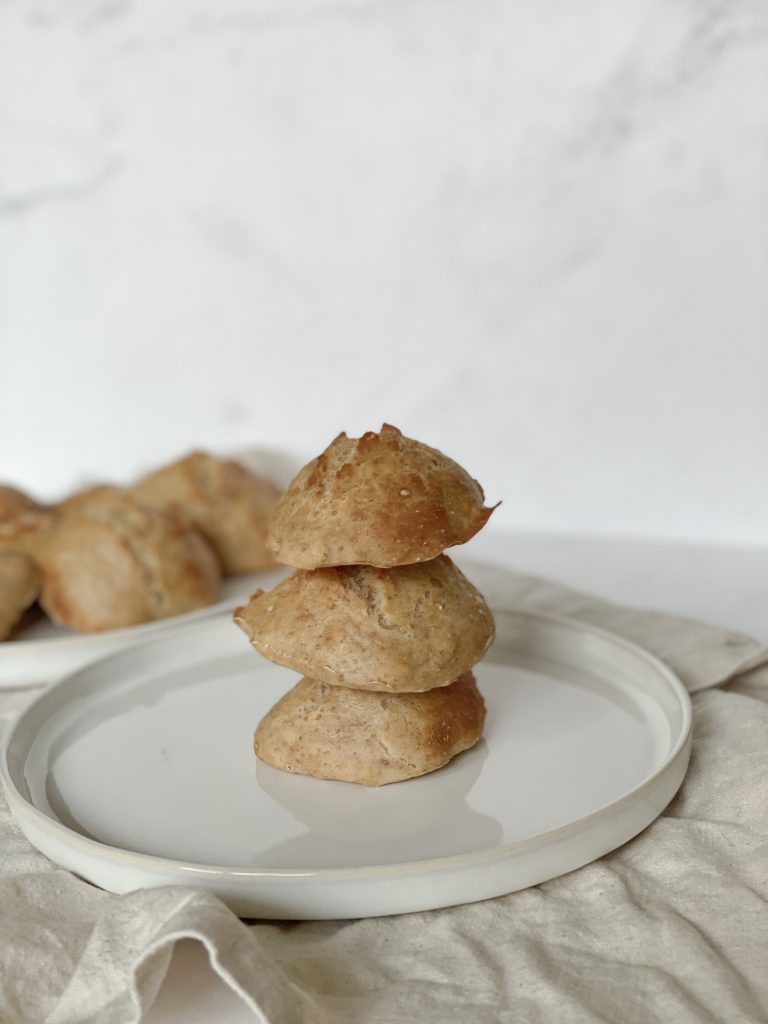 Koldhævede morgenboller med yoghurt