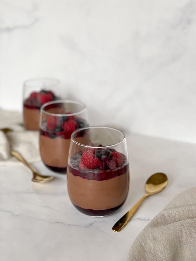 Chokolademousse med bærkompot