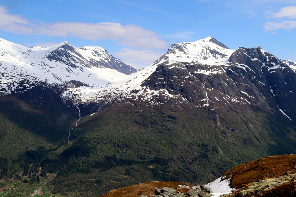 Skåla (1.853 moh) sett fra Avleinsfjellet.
