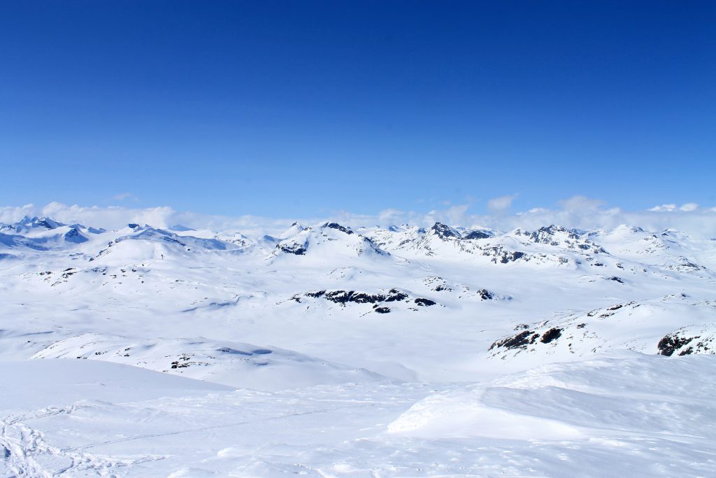 Mange kjente topper i Jotunheimen - utsikt nordover.