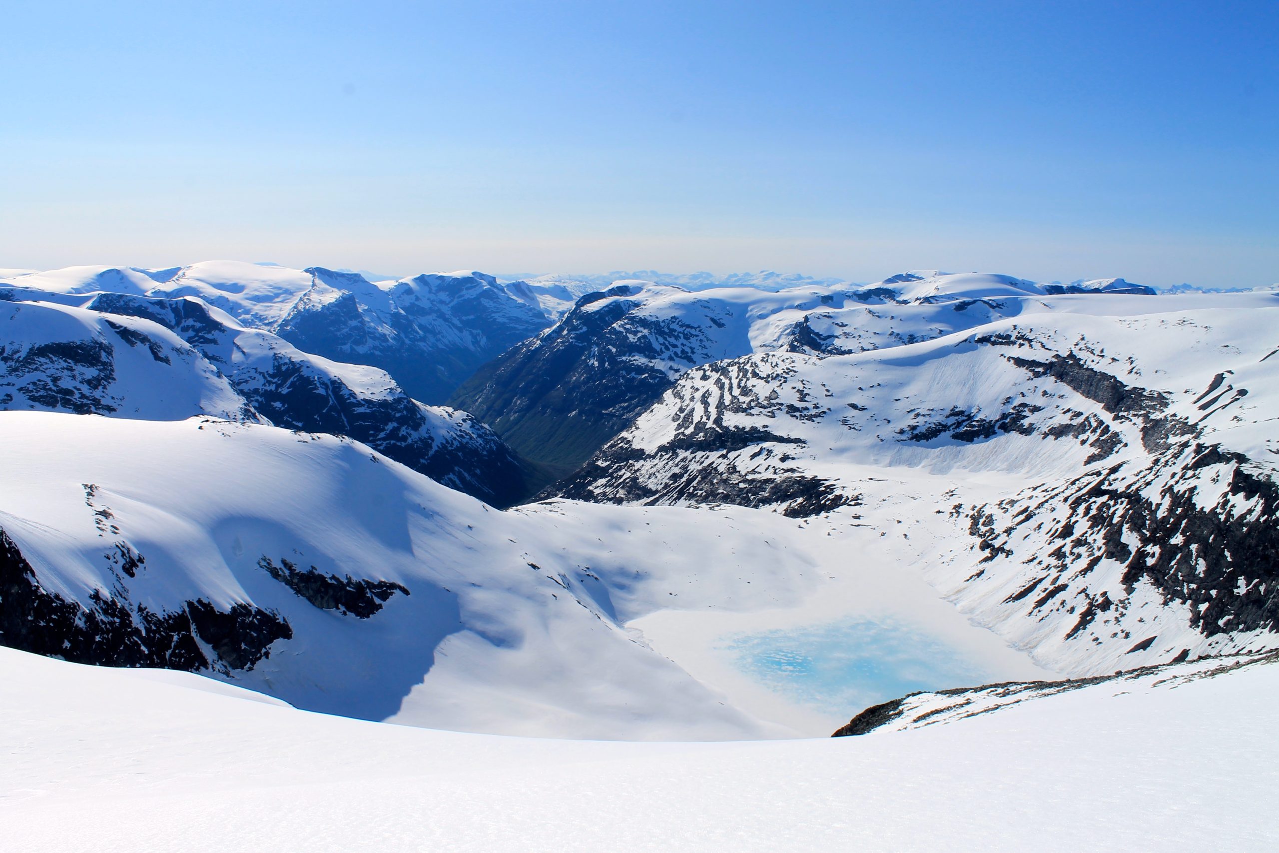 Utsikt mot Kåpevatnet og Bødalen. Bødalen