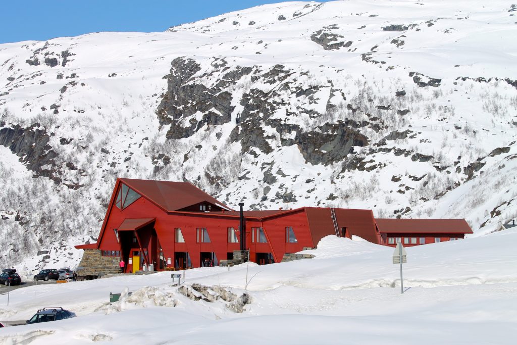 Hotellet på Turtagrø er et godt utgangspunkt for turer inn i Hurrungane. Hotellet har lang historie for fjellsport.