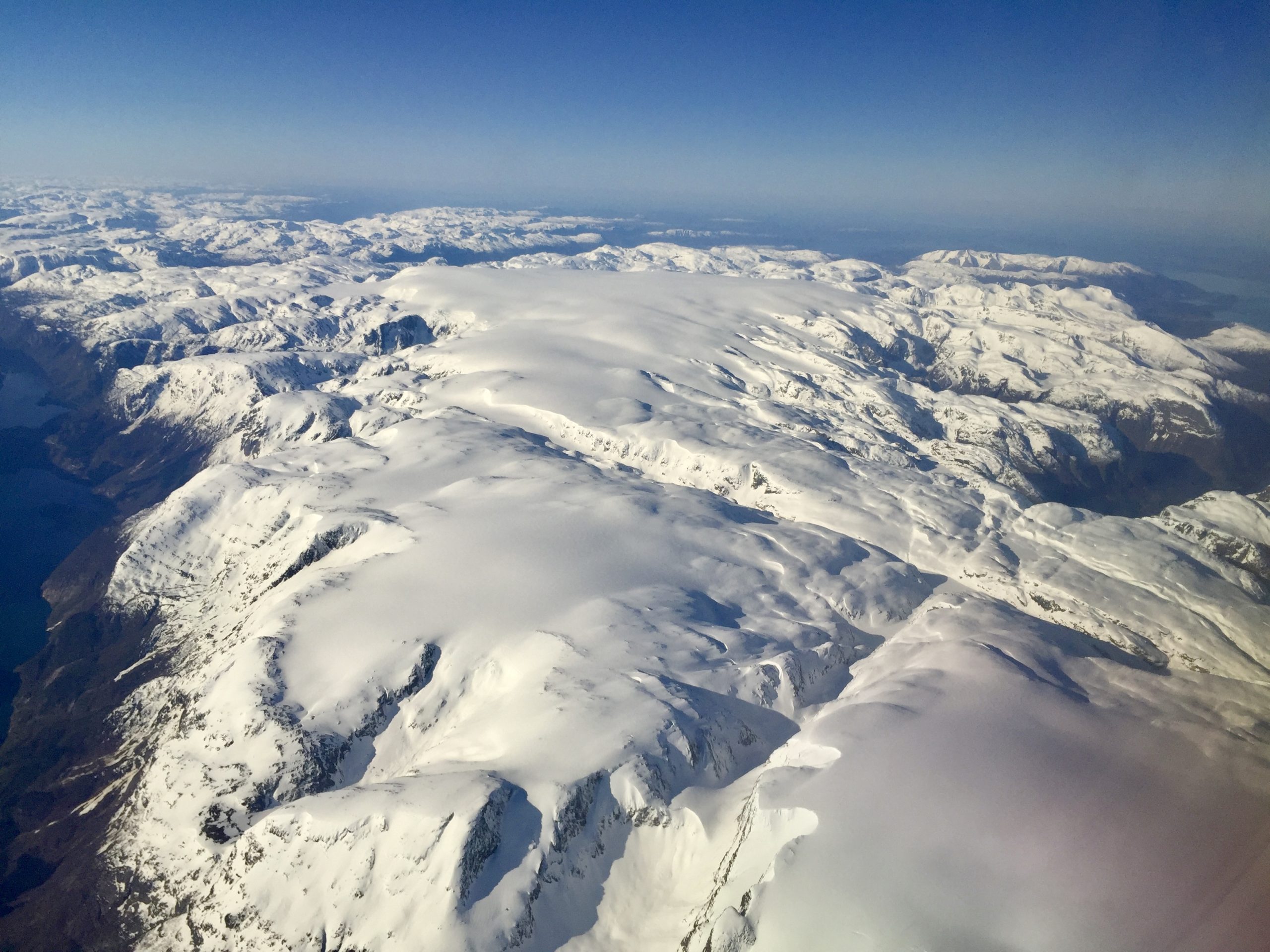 Folgefonna sett fra luften fra nord mot sør. Folgefonna