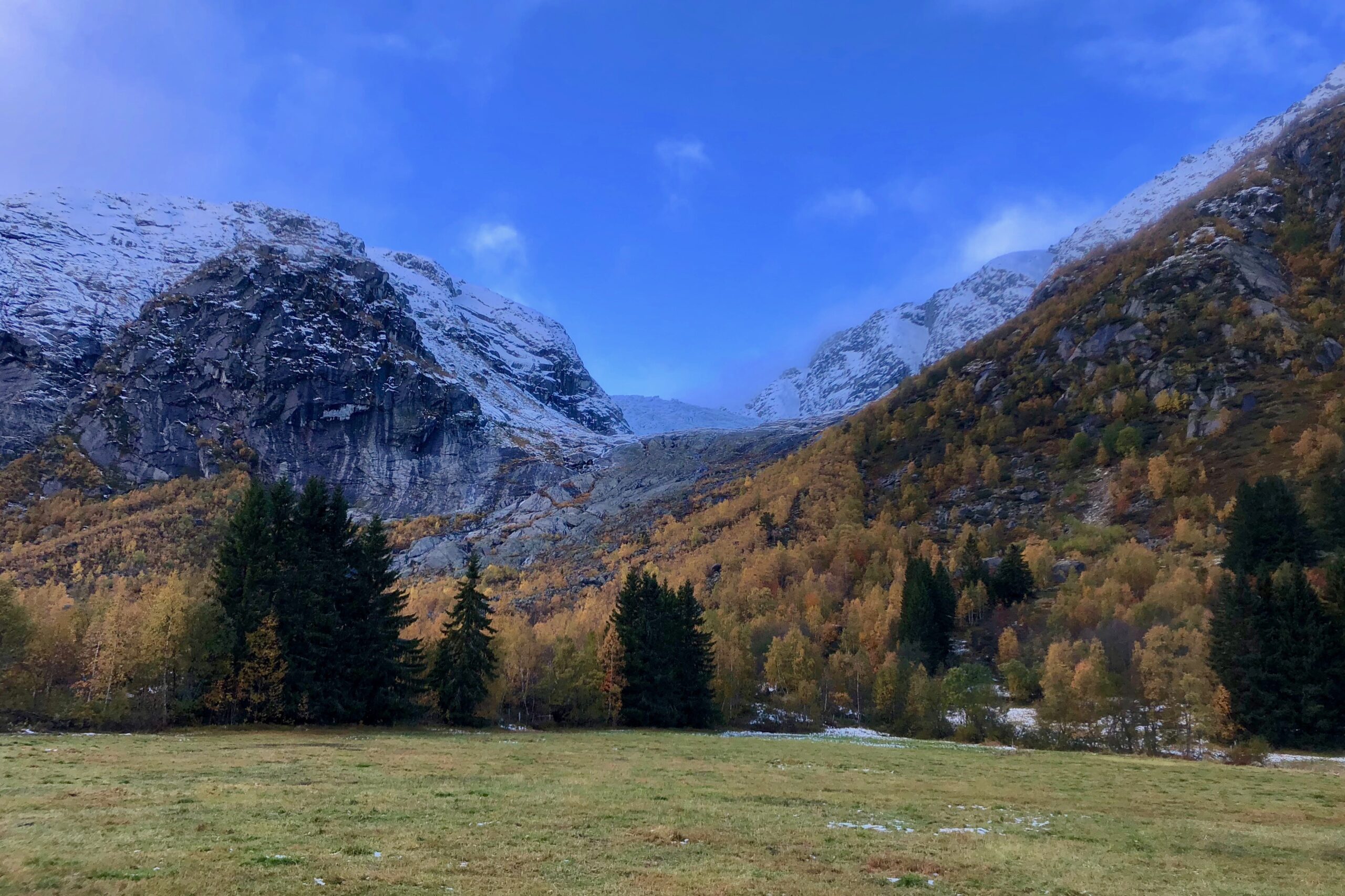 Tuftebreen sett fra Krundalen. Tuftebreen