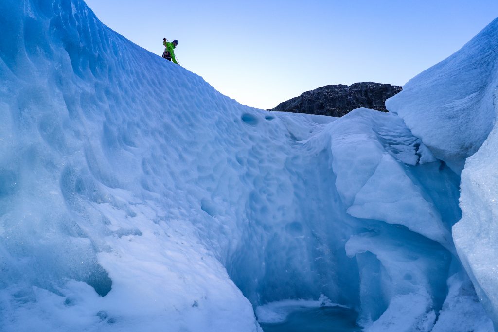 Fra en dypere sprekk i nedre delen av Tuftebreen.