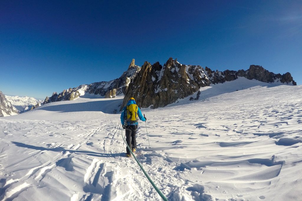 På vei over breen Glacier du Géant mot Aiguilles Marbrées.