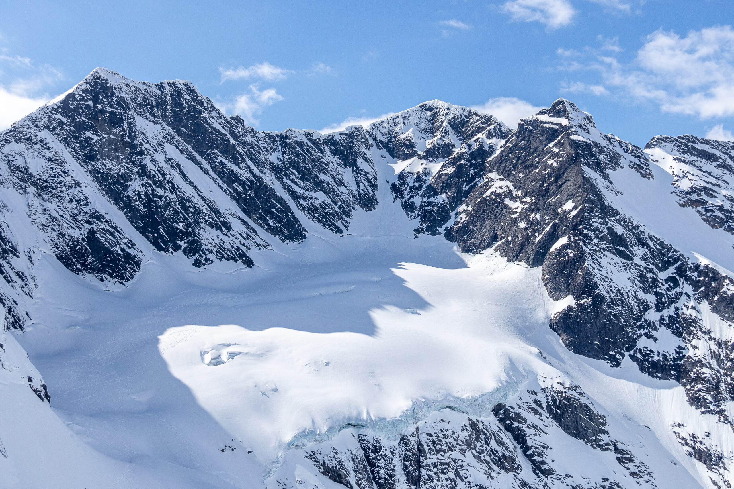 Ringsbreen under Soleibotntindene. Soleibotntindene