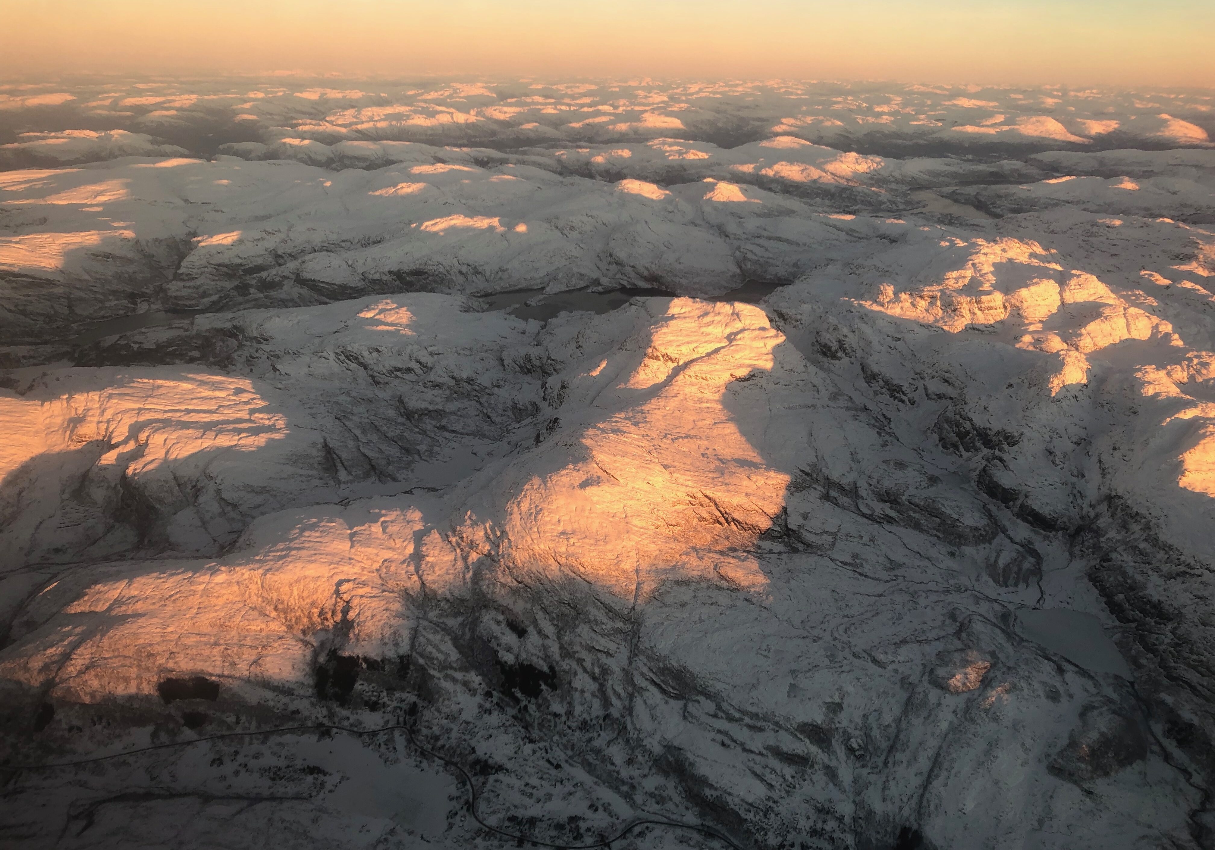 Iendefjell og Byrkjefjell på Kvamskogen i Hardanger sett fra luften.