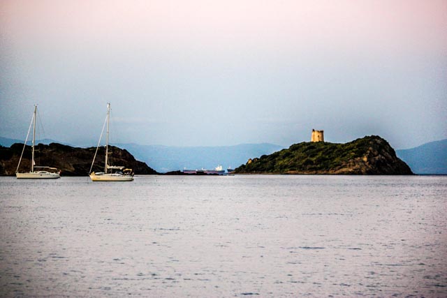 Segelboote-Bucht-von-Pula-Sardinien