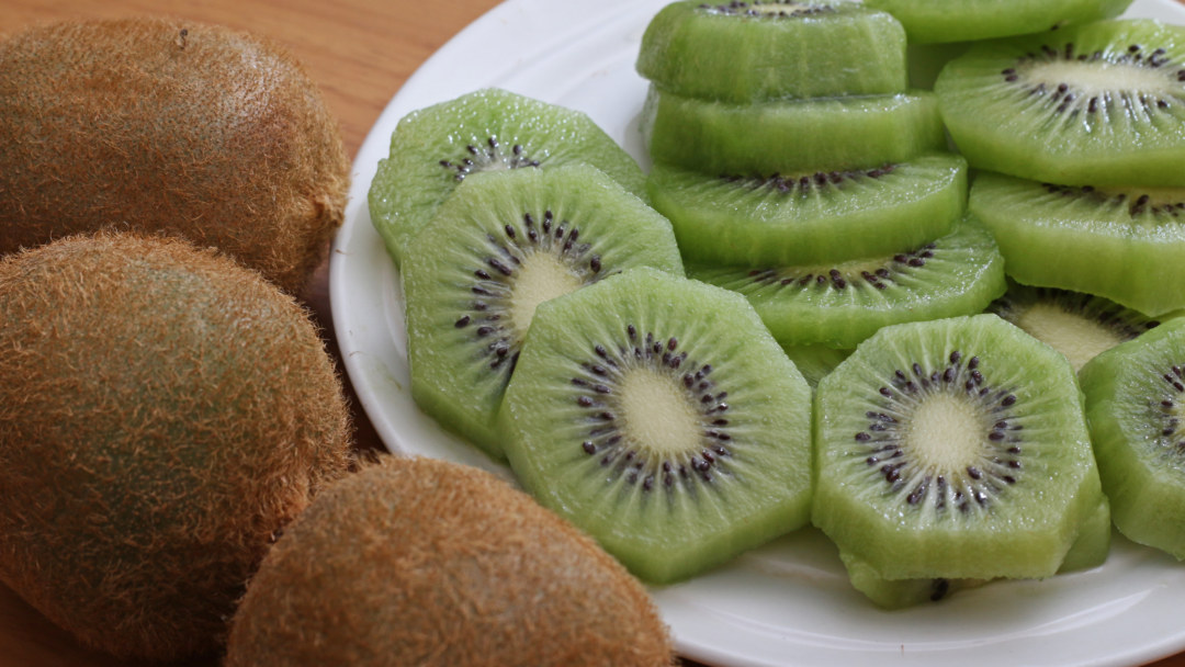 10 Amazing Health benefits of kiwi fruit - TINUOLASBLOG