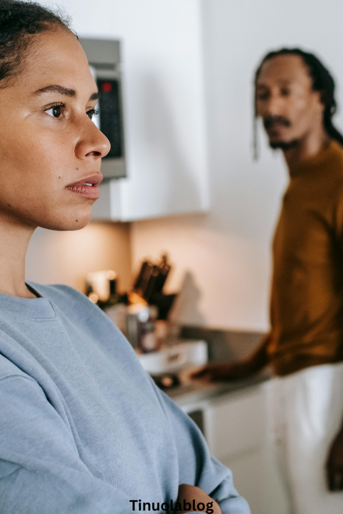 Image depicting signs of a controlling boyfriend.