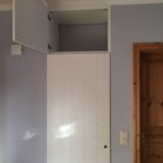 Wandnischenschrank mit Türen in Brettoptik
