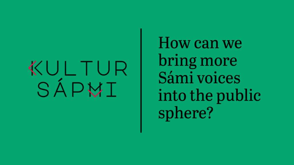 Grön bakgrund med texten "Kultur Sápmi" till vänster och frågan "How can we bring more Sámi voices into the public sphere?" till höger. Orden "Kultur" och "Sápmi" är skrivna med stiliserade bokstäver med dekorativa röda inslag.