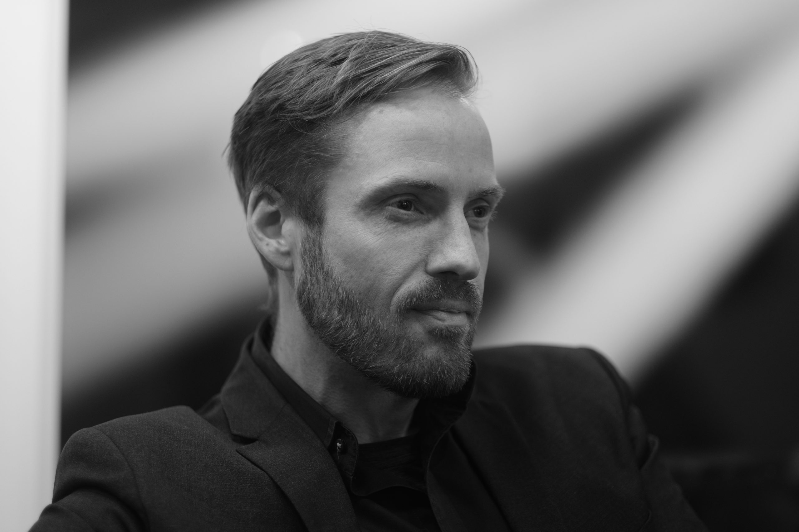 Bild på Tobias Nyberg, profil, svart/vit